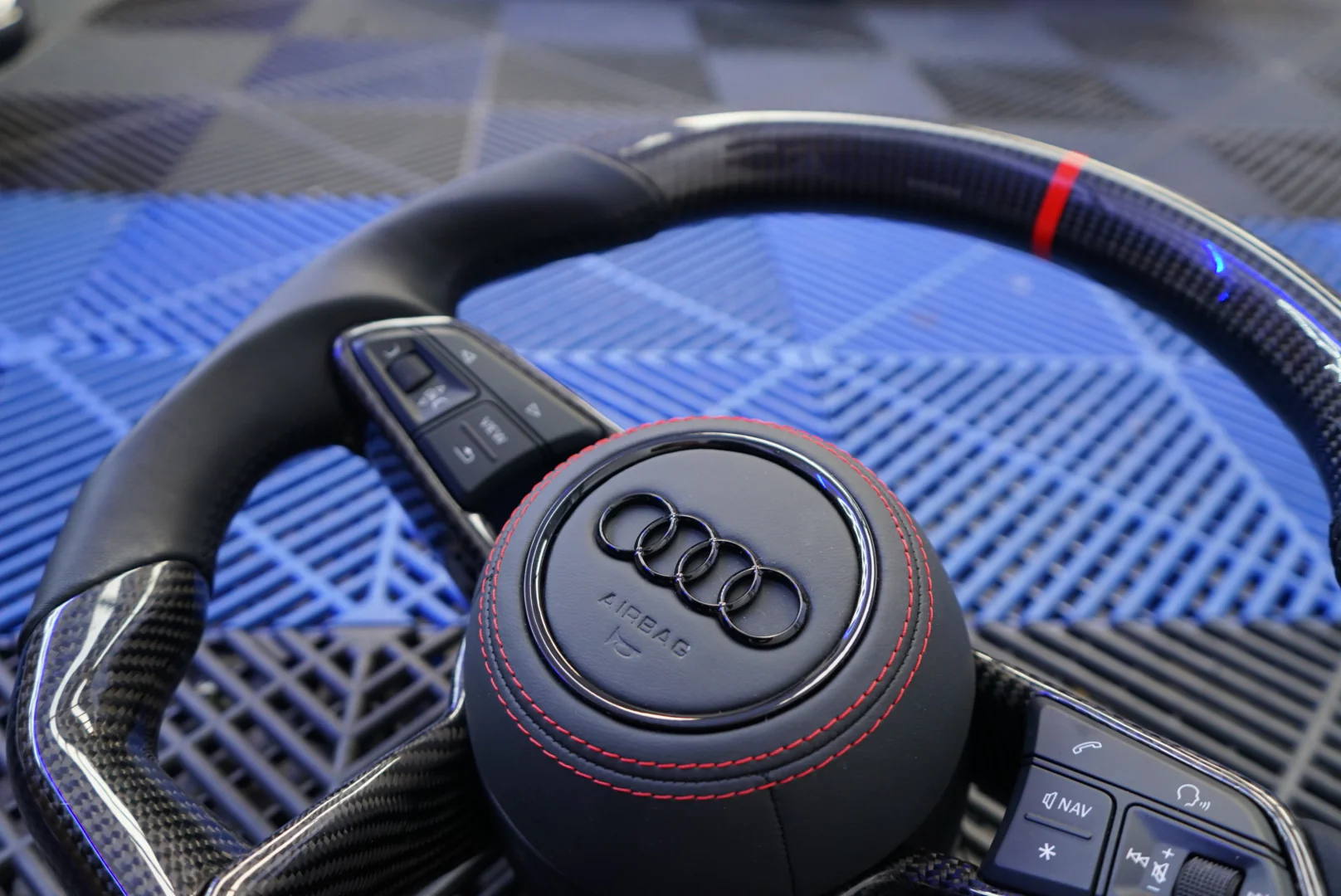 Audi TT MK3 Carbon Fibre Steering Wheel - SWAUTT1 - Image 4