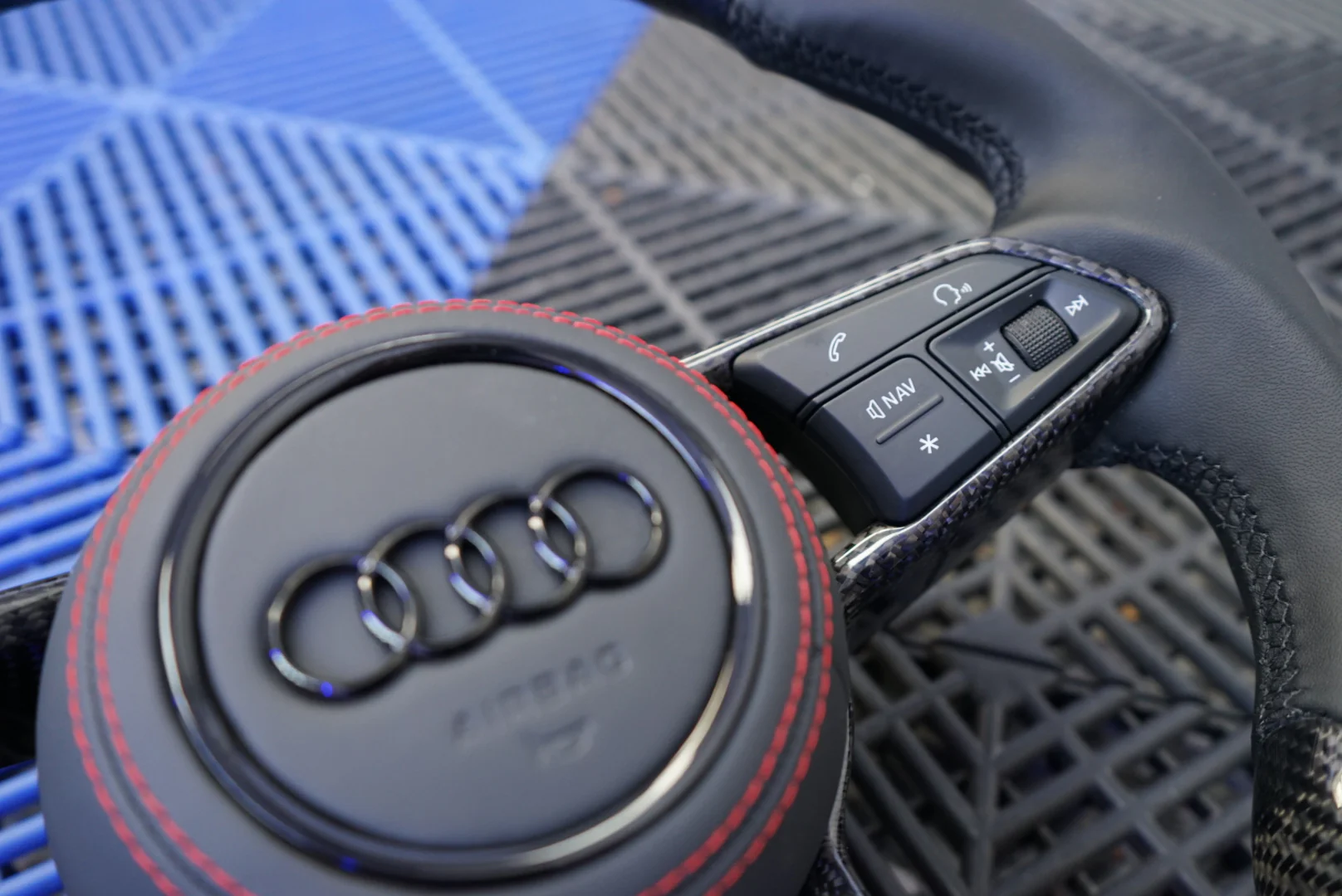 Audi TT MK3 Carbon Fibre Steering Wheel - SWAUTT1 - Image 5