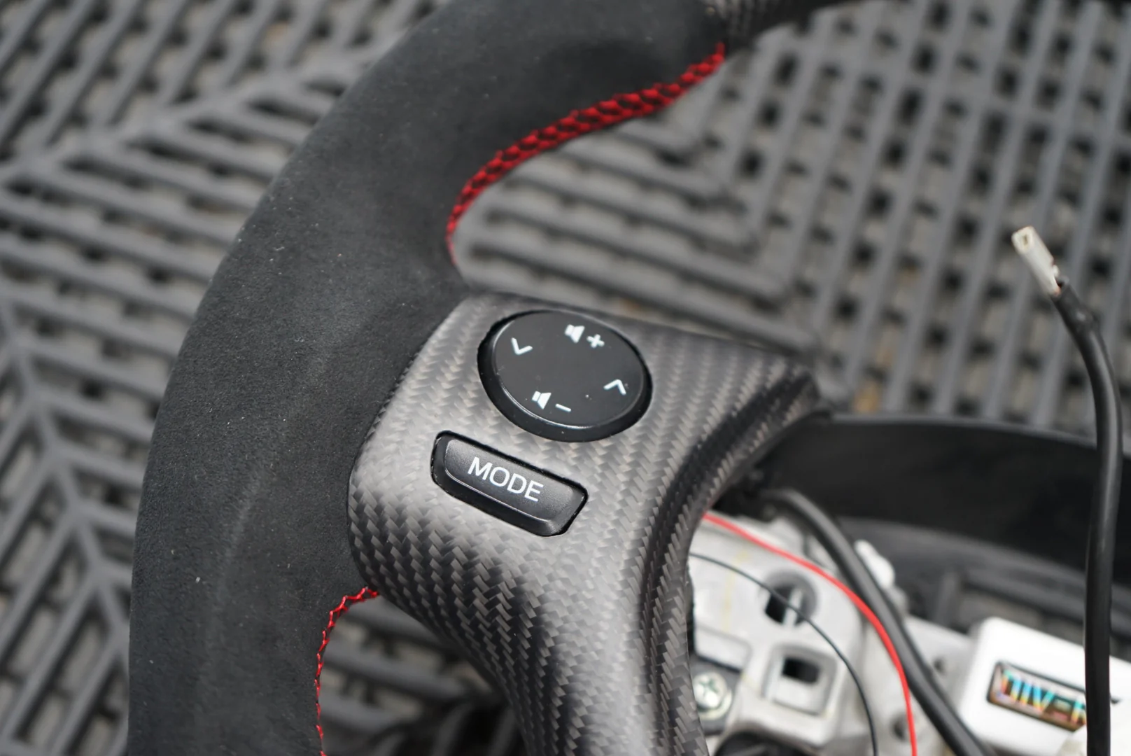 Citroen C1 Customisable Carbon Fibre Steering Wheel (2014 - 2022) - Image 7