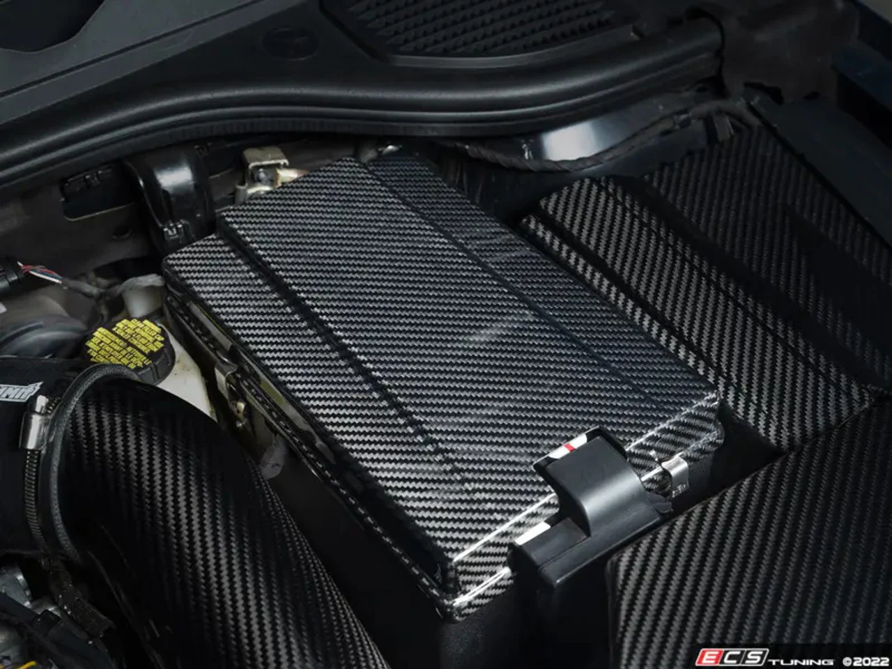ECS Tuning Matte Black / Carbon Fibre Battery Cover Kit - MK8 GTI / Golf R - Image 4