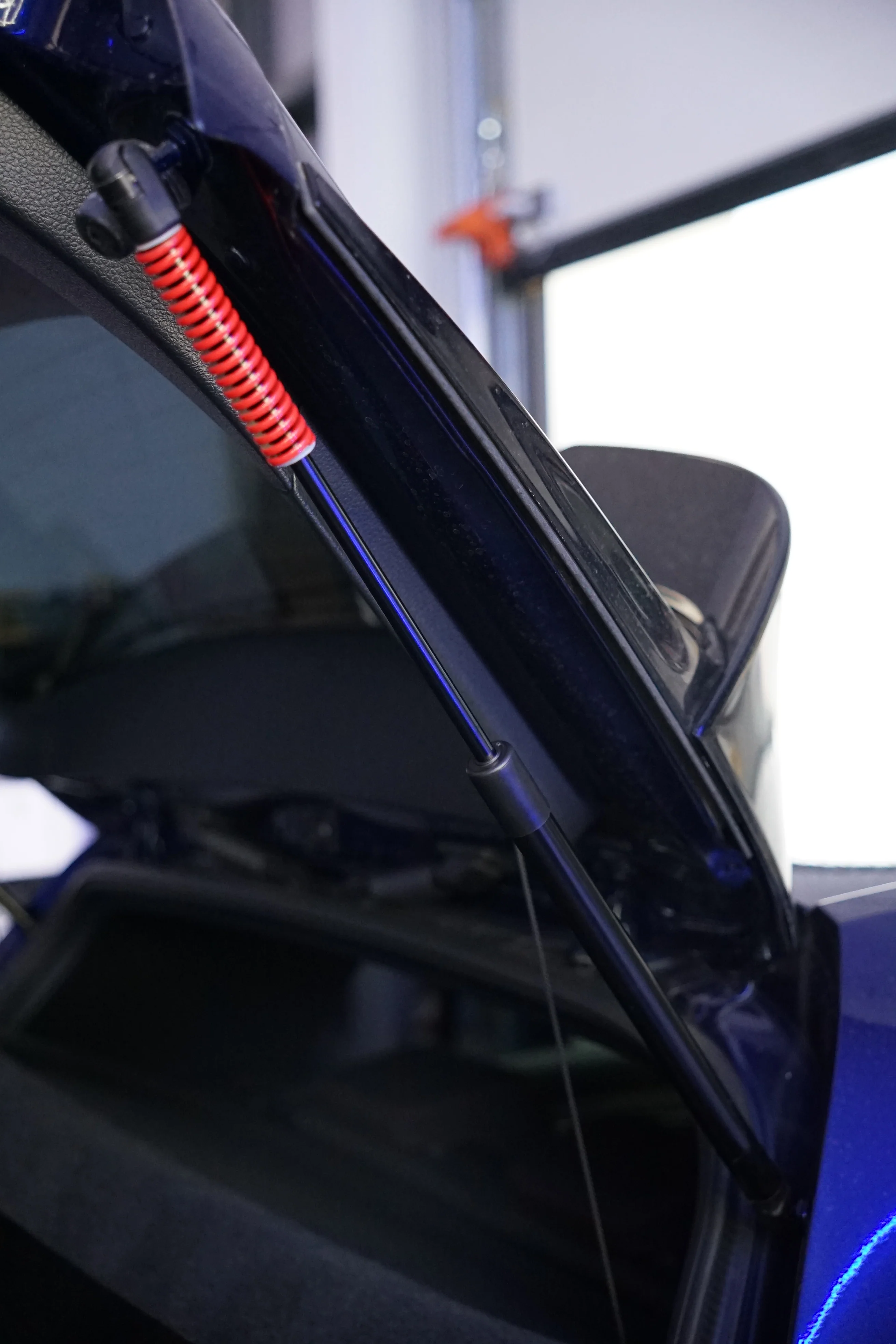 ELEVATE | Gas Automatic Boot / Tailgate Strut Kit For Golf MK7 / MK7.5 Hatchback (2012-2021) - Image 2