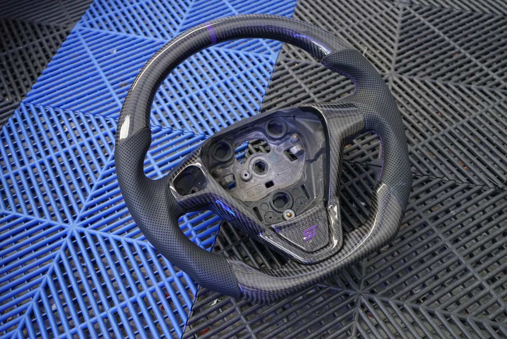 Ford Fiesta MK7 / MK7.5 Carbon Fibre Steering Wheel - SWFIESTA1 - Image 2