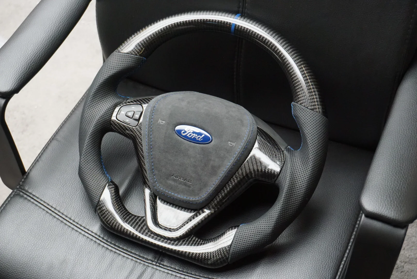 Ford Fiesta MK7 / MK7.5 Premium Alcantara Stitched Steering Wheel Airbag Cover (DIVERSION) - Image 7