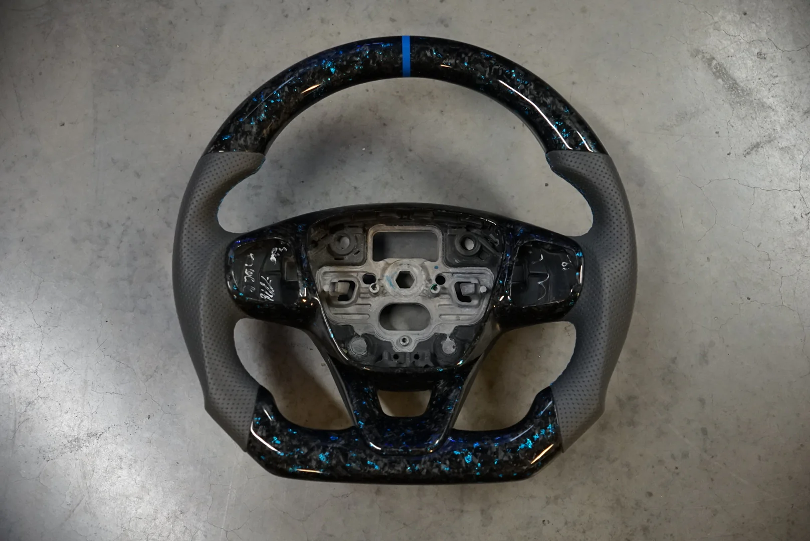 Ford Fiesta MK8 / Focus MK4 / Kuga / Puma / Custom Leather Steering Wheel - SWFIESTAMK85
