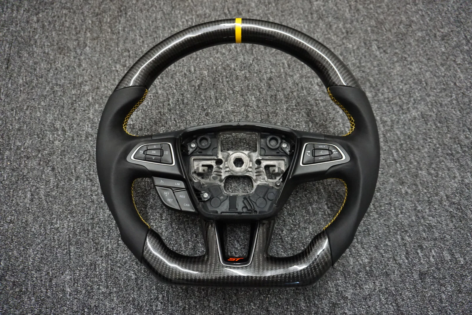 Ford Focus MK3.5 Base / ST / RS Carbon Fibre Steering Wheel (Custom 2014 - 2018) - Image 5