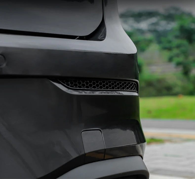 Honeycomb Style Rear Reflector Inserts in Gloss Black for Volkswagen Golf MK8 (2020+) - Image 2