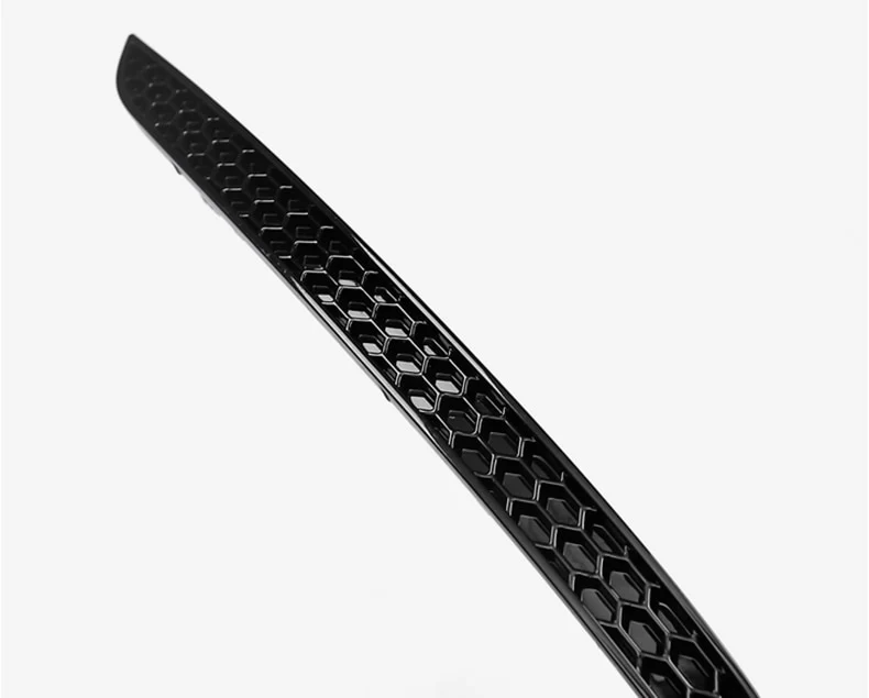 Honeycomb Style Rear Reflector Inserts in Gloss Black for Volkswagen Golf MK8 (2020+) - Image 4