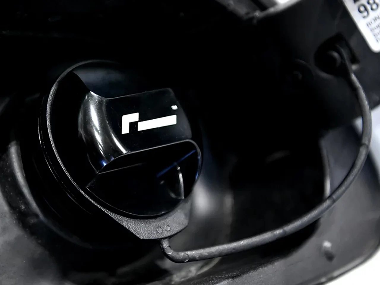 Racingline Performance Billet Fuel Cap - VWR19G711 - Image 4
