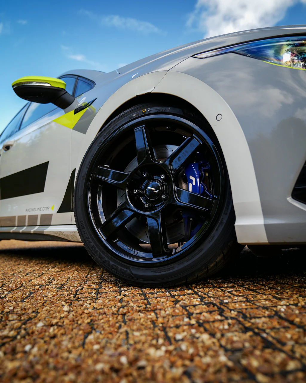Racingline R-06 8.5J x 18inch Alloy Wheel Set - Gloss Black - Image 4