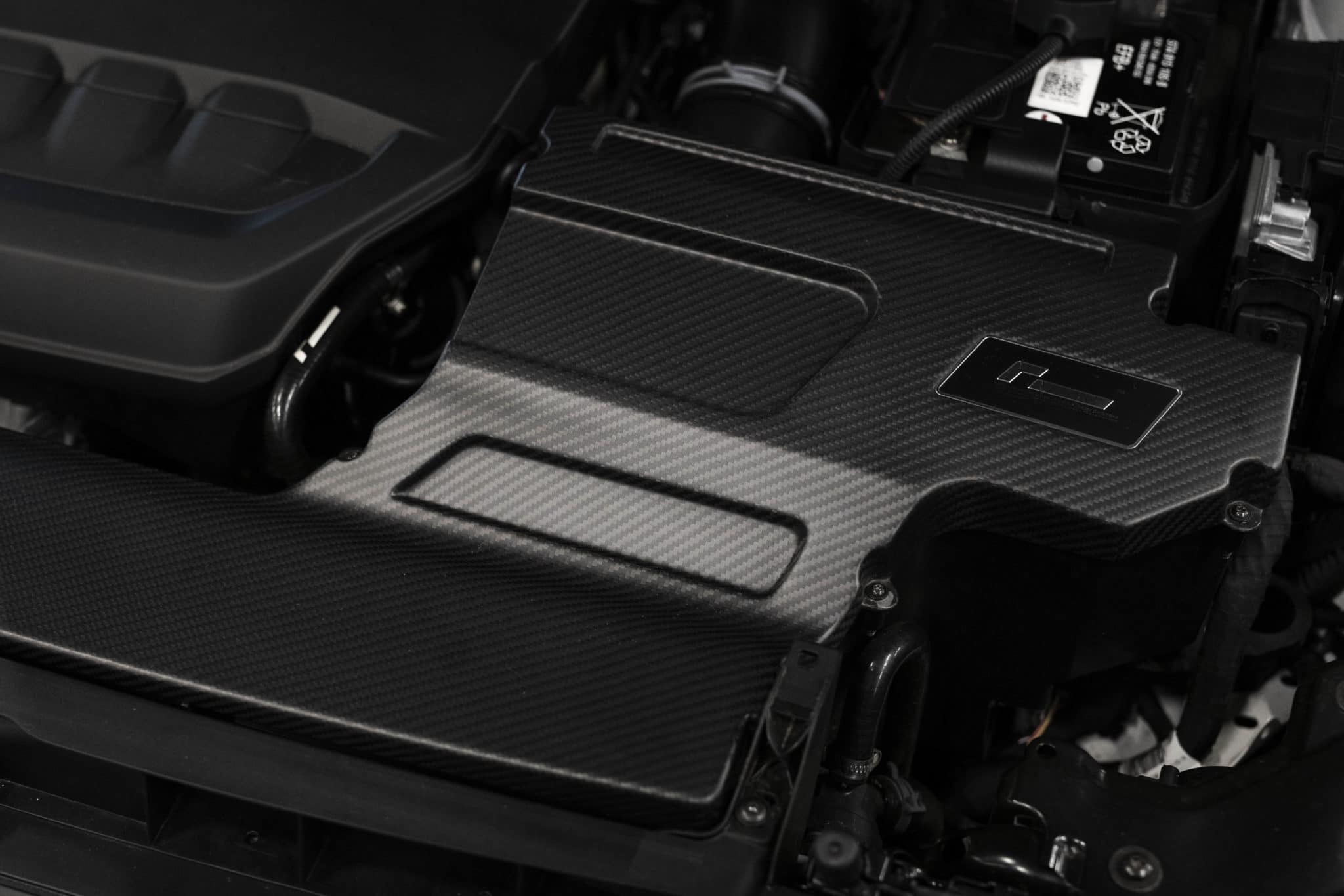 Racingline R600 Carbon Fibre Intake Lid – Gloss/Matte - Image 4