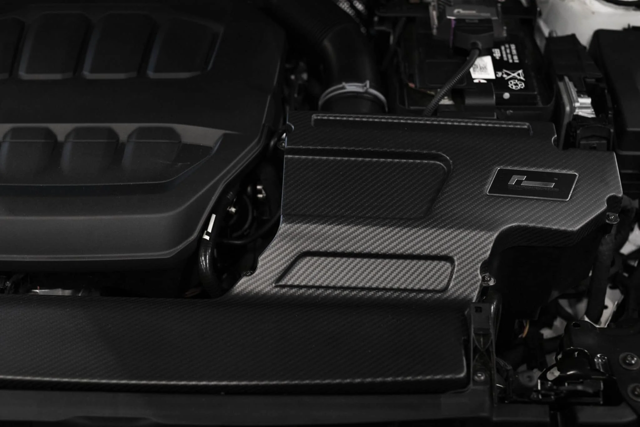 Racingline R600 Carbon Fibre Intake Lid – Gloss/Matte - Image 8
