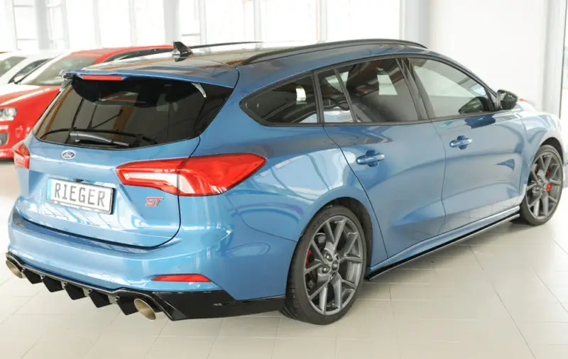 Rieger Ford Focus Mk4 ST Estate Rear Bumper Diffuser – Gloss Black (2018+) - Image 3