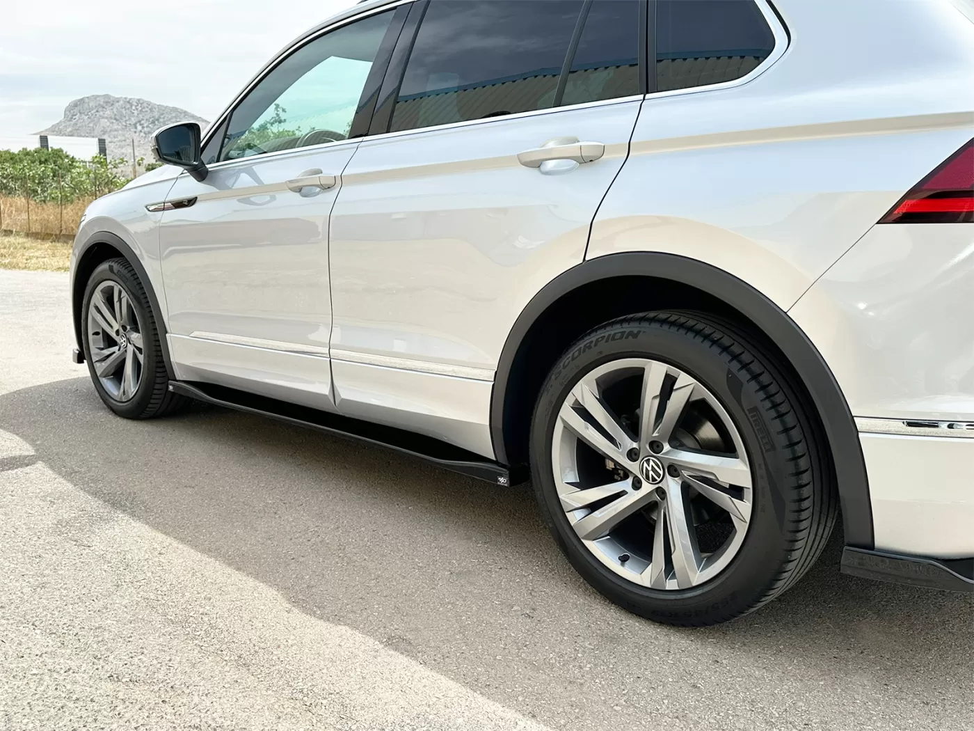 Side Skirts Extensions Volkswagen Tiguan R / R-Line Mk2 Facelift (2020-2024) - Image 3