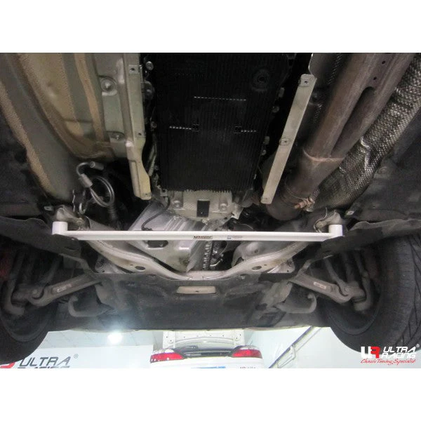 Ultra Racing BMW 5 Series (F10) Front Lower Brace LA2-1902
