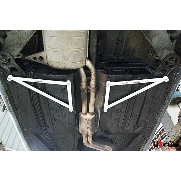 Ultra Racing Mercedes S Class (W126) Rear Lower Brace URRS6-2093P