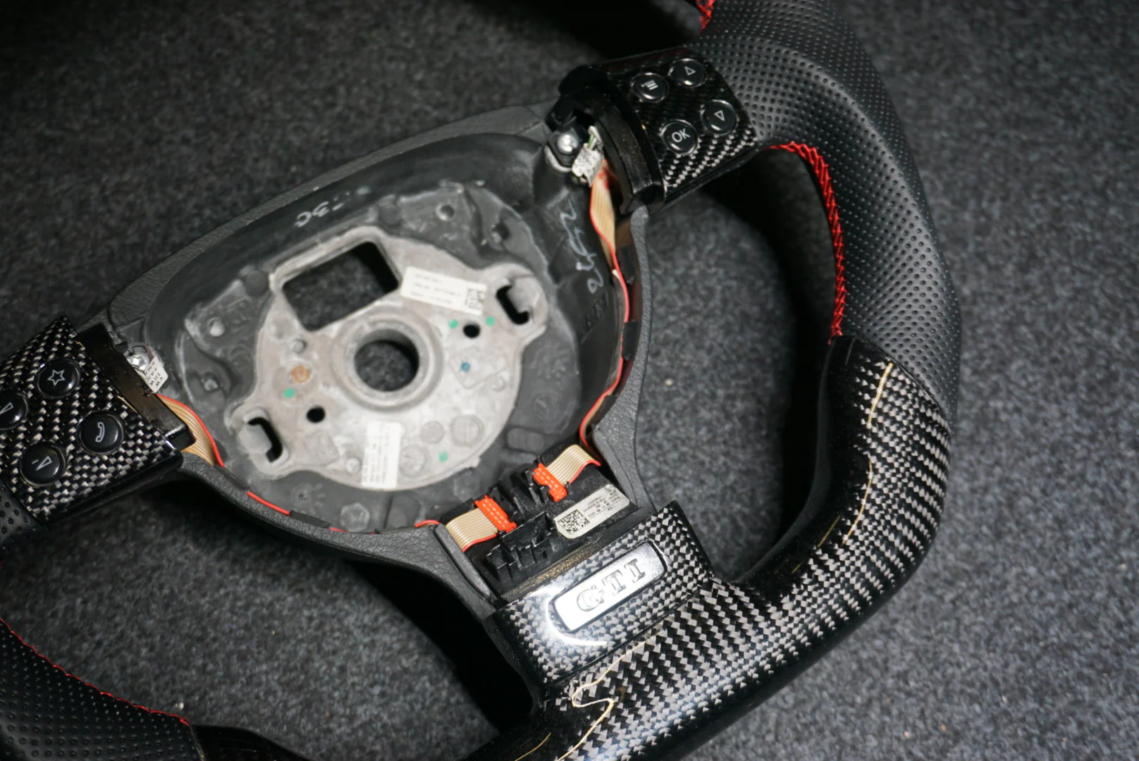 Volkswagen Golf MK5 Base / GTI Custom Carbon Fibre Steering Wheel (2003 - 2008) - Image 5
