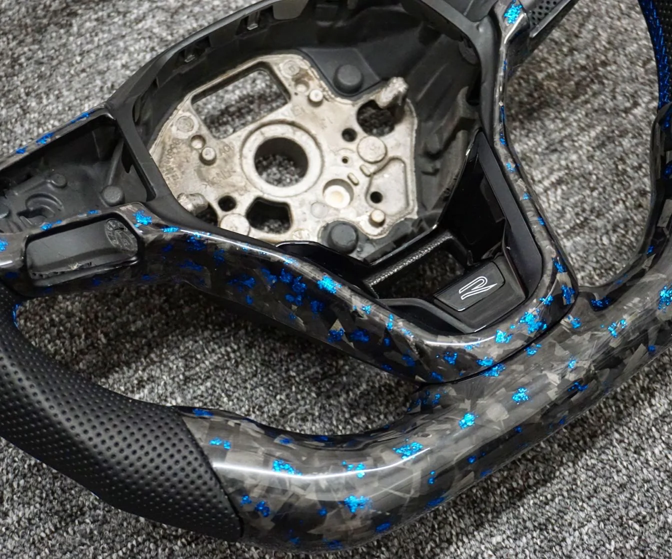 Volkswagen Golf MK8 Carbon Fibre Steering Wheel (2020+ Models) - Image 12
