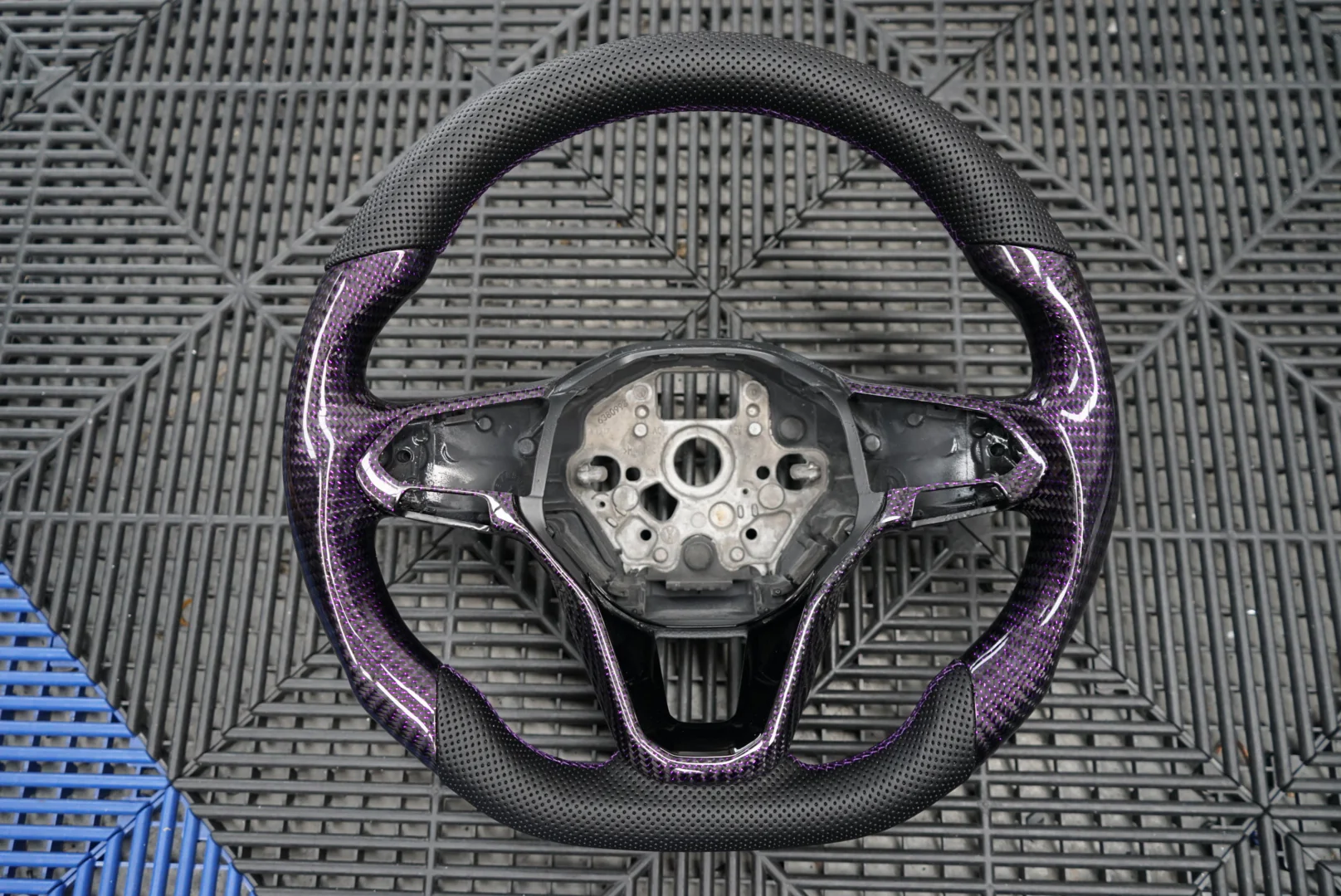 Volkswagen Transporter T6.1 Carbon Fibre Steering Wheel (2020+ Models) - Image 10